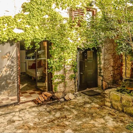 Holiday House Cave Romana Pula Exterior photo