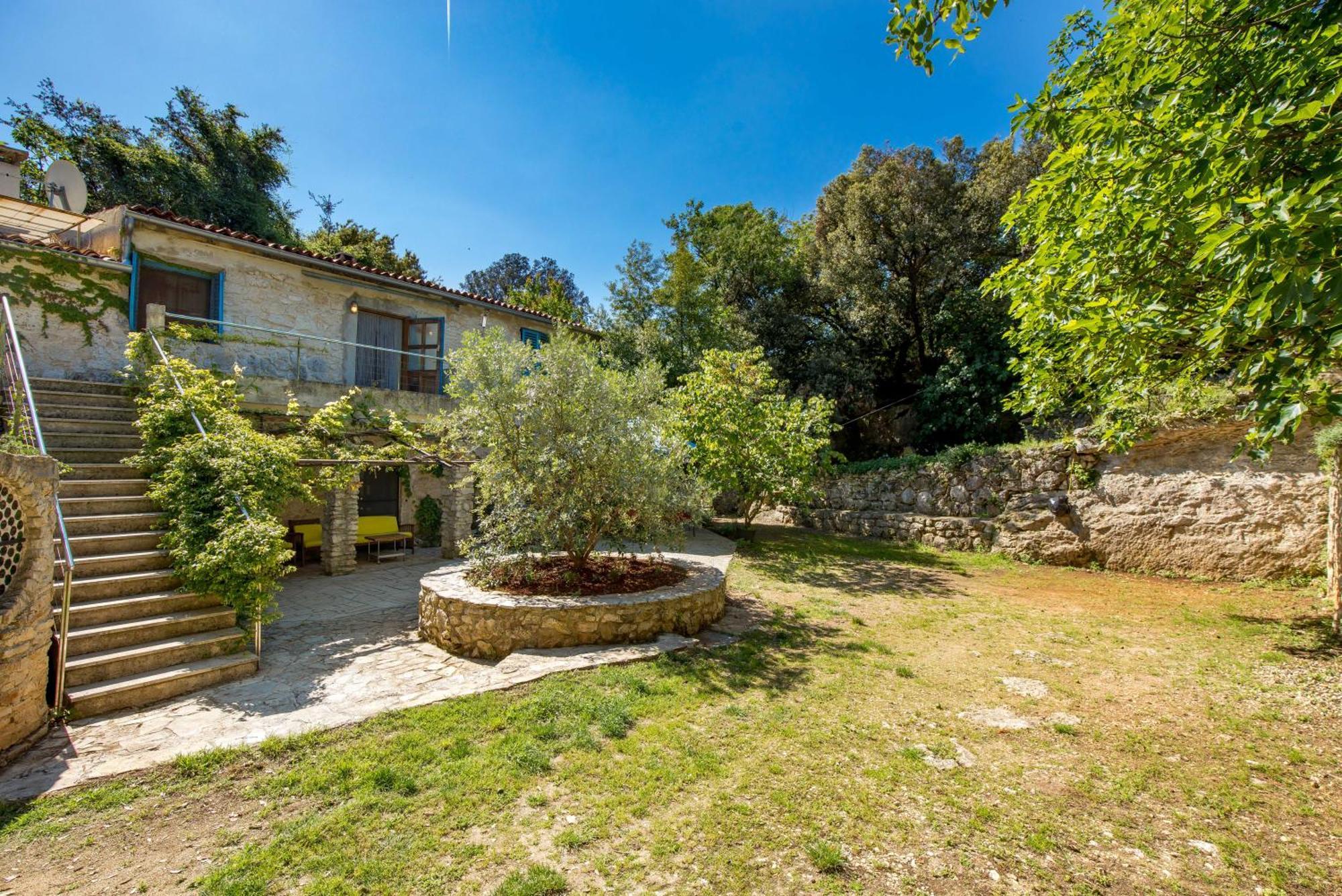 Holiday House Cave Romana Pula Exterior photo